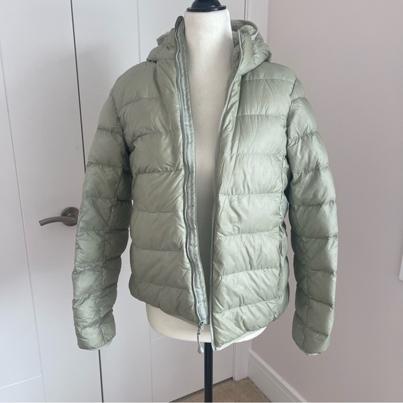 TNA “the little fuzzy puff” - Picture 1 of 6